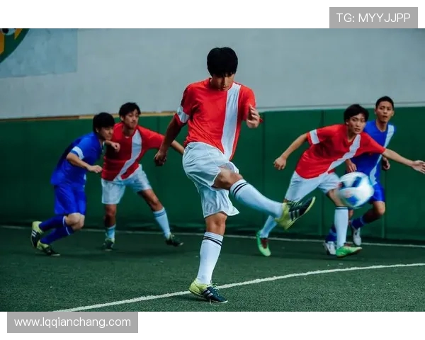 吴芳的足球人生:从草地到绿茵场的深度对话与成长故事