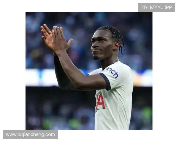 卡塞米罗的辉煌之路：从巴西足球新星到欧洲顶级中场的蜕变与成就