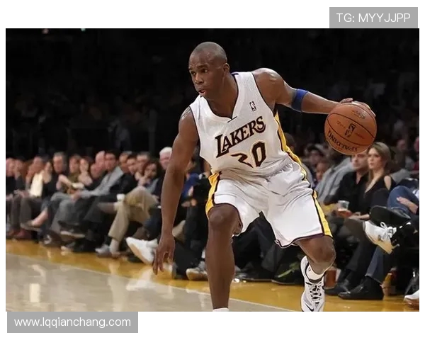 马库斯斯马特在NBA赛场上的传奇之路与影响力分析 马库斯斯马特在NBA赛场上的传奇之路与影响力分析